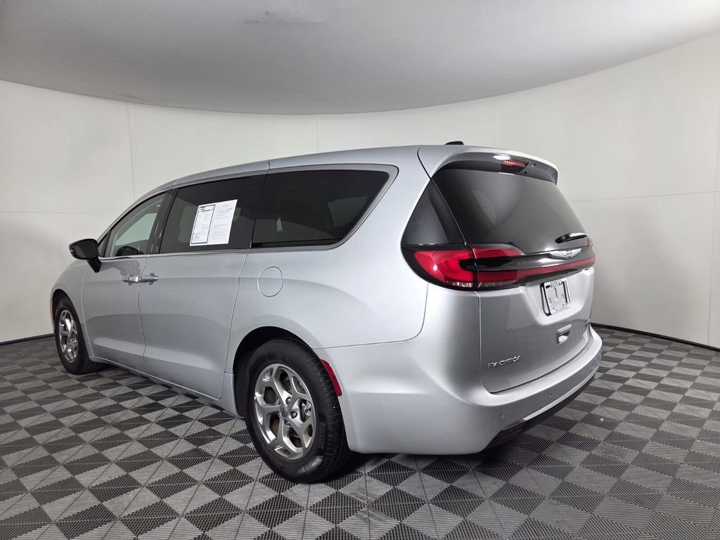 Certified 2024 Chrysler Pacifica Limited image 7