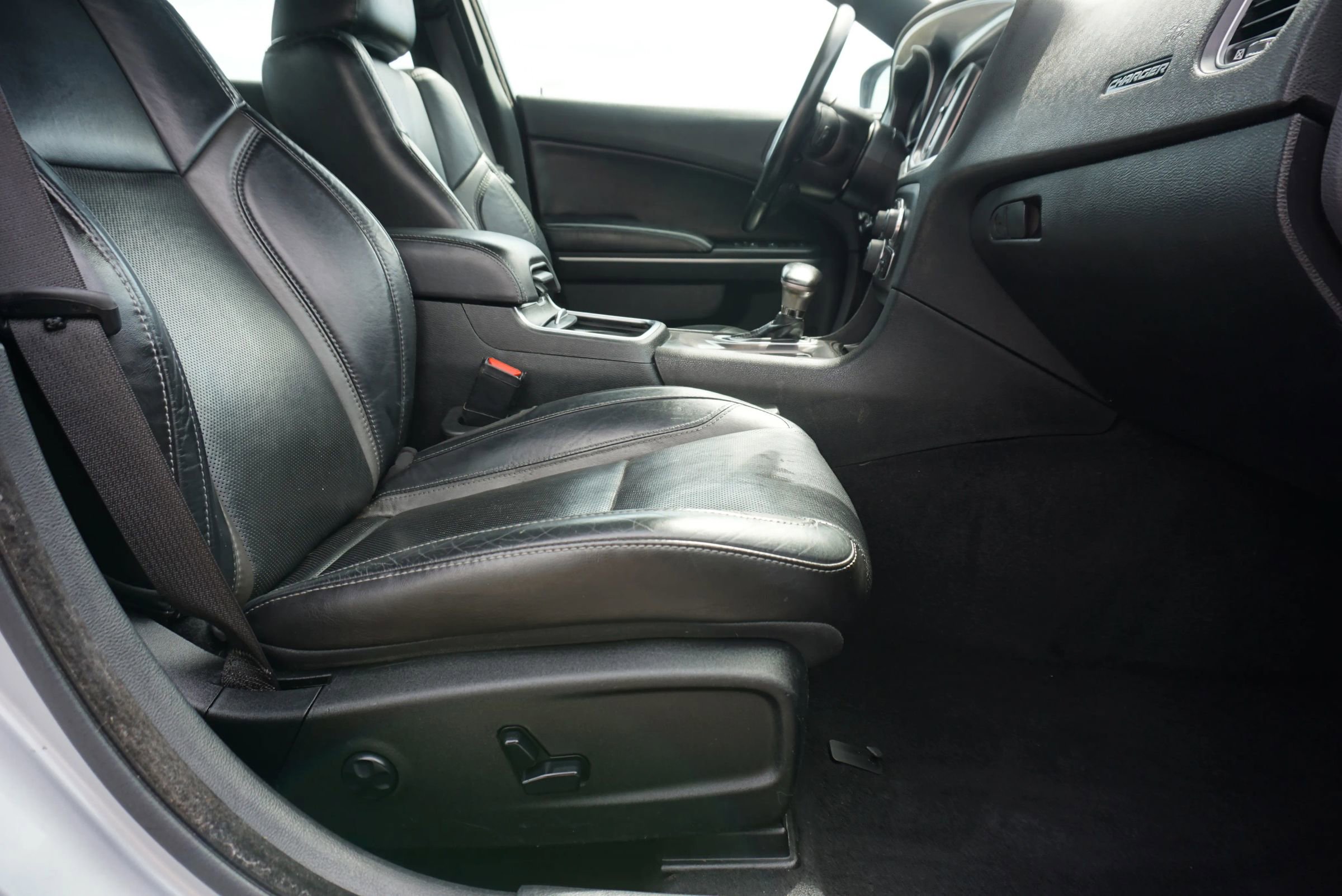Used 2020 Dodge Charger SXT w/ Leather Interior Group RWD image 32