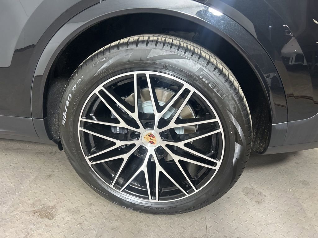 Certified 2026 Porsche Cayenne Coupe image 14