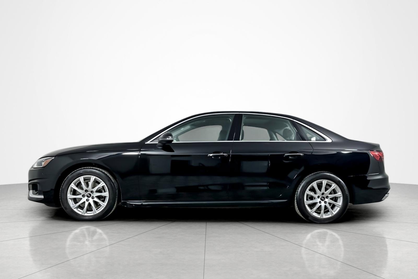 Used 2023 Audi A4 2.0T Premium w/ Convenience Package image 2