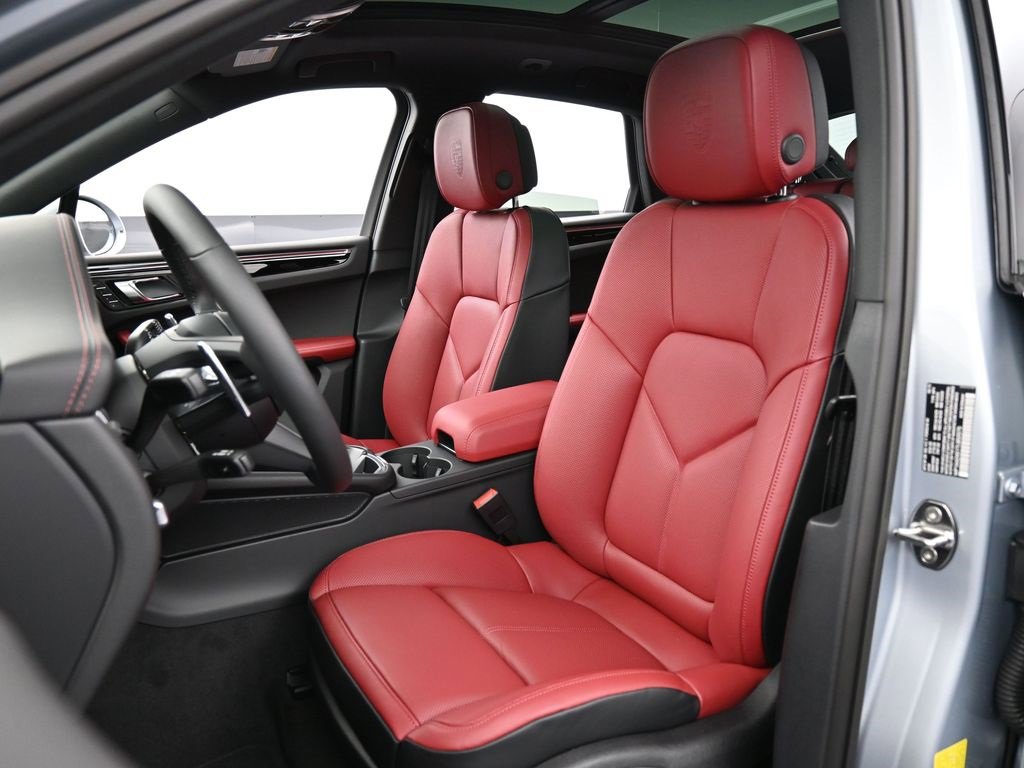 New 2026 Porsche Macan image 5