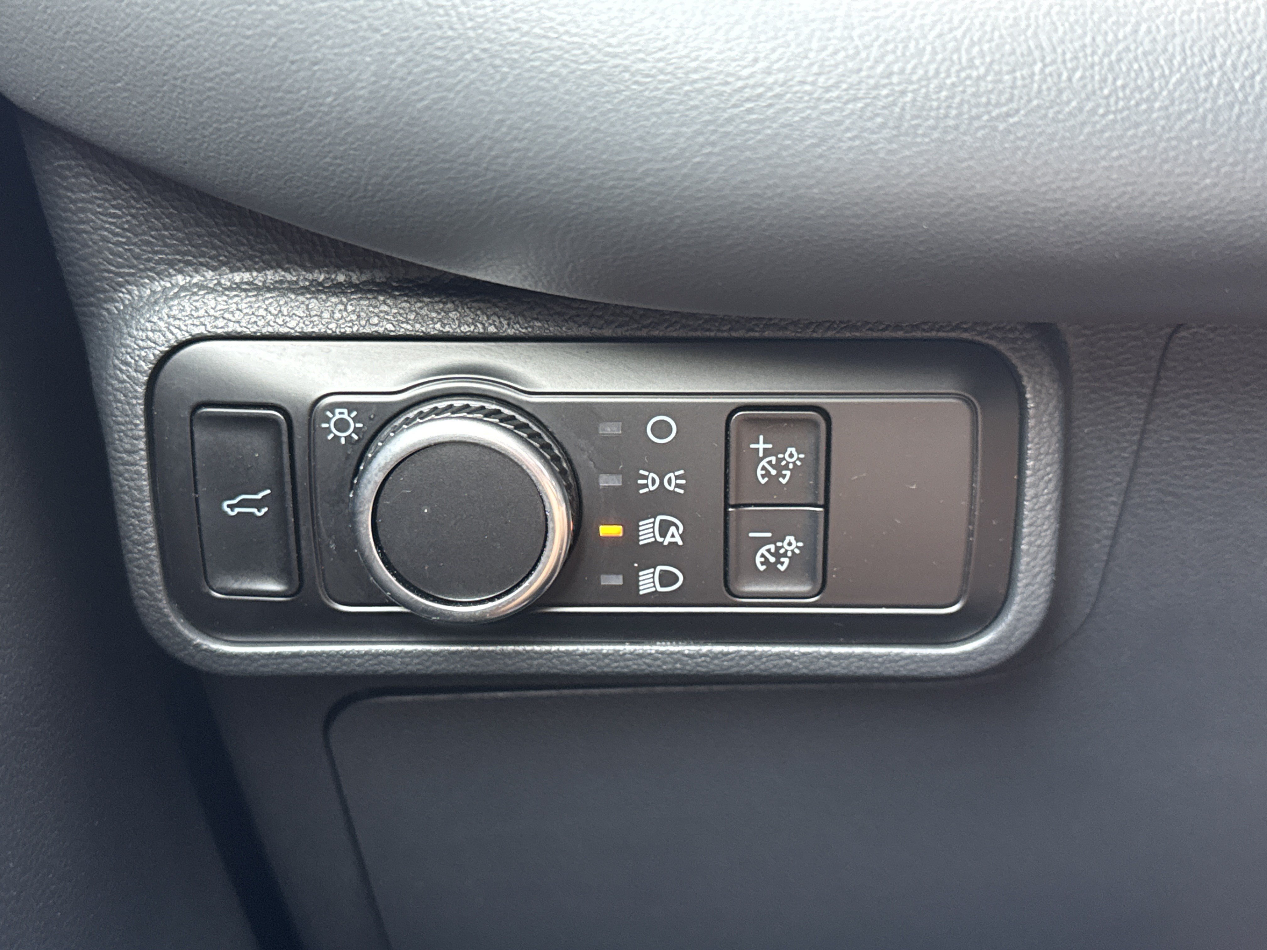 Used 2025 Ford Explorer Active AWD/4WD image 15