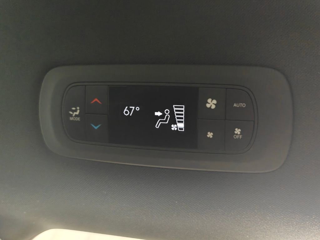 Used 2025 Chrysler Pacifica Select image 30