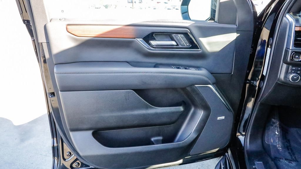 Used 2025 GMC Yukon Denali AWD/4WD image 24