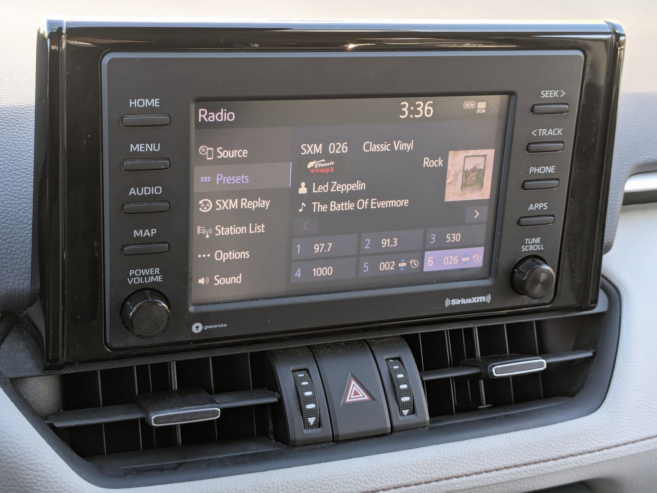 Used 2021 Toyota RAV4 XLE Premium image 23