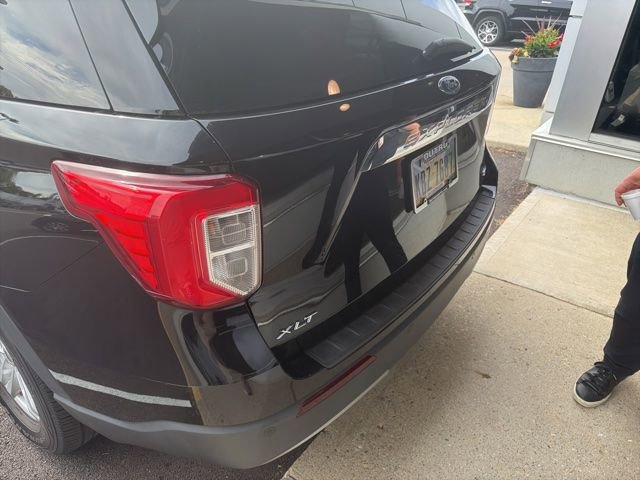 Used 2020 Ford Explorer XLT w/ Equipment Group 202A AWD/4WD image 6