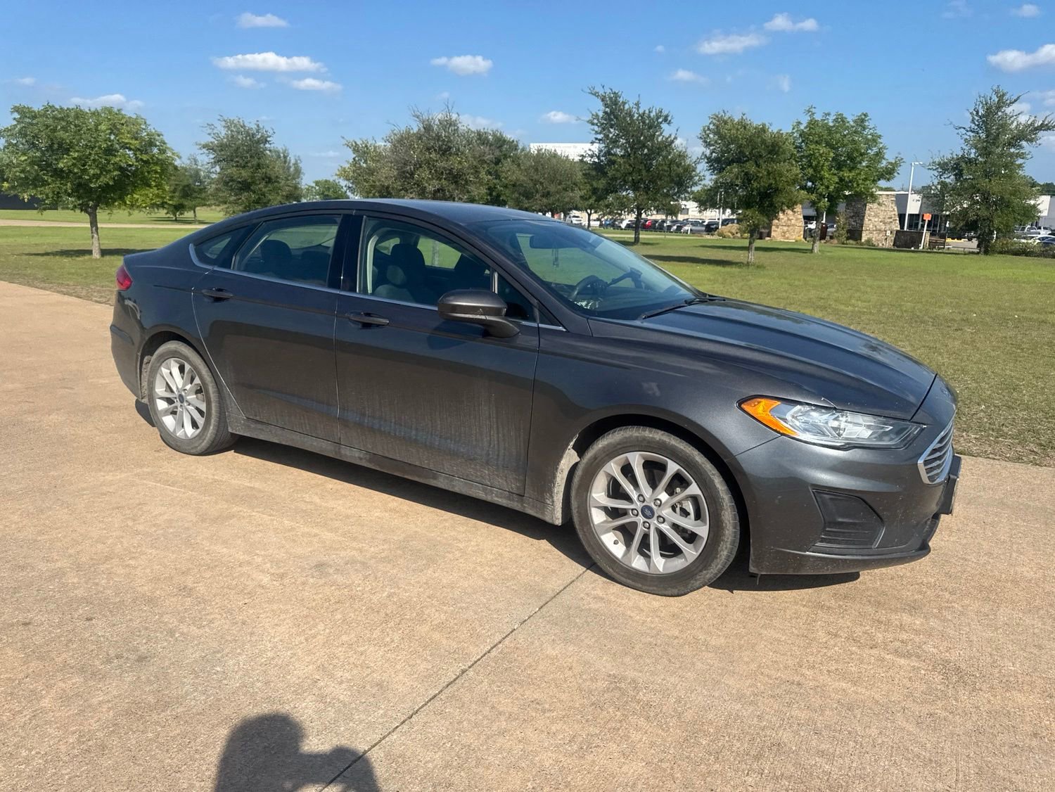 Used 2020 Ford Fusion SE FWD image 12