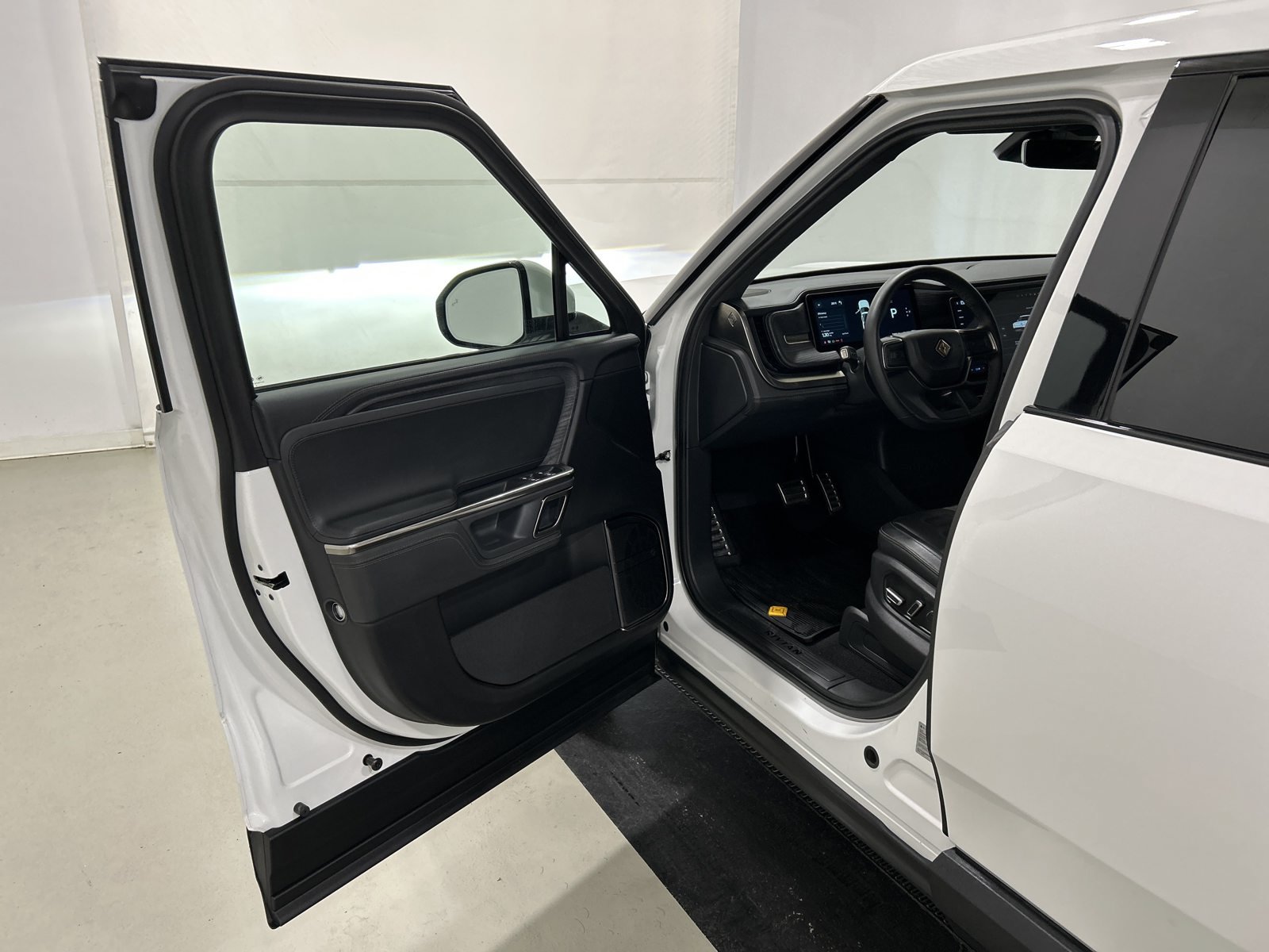 Used 2024 Rivian R1T Adventure Quad AWD/4WD image 16