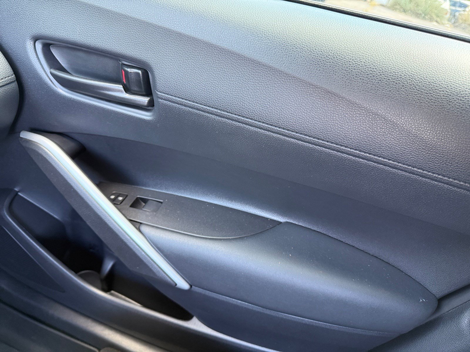 Used 2025 Toyota Corolla Cross AWD Hybrid w/ Moonroof Package image 16