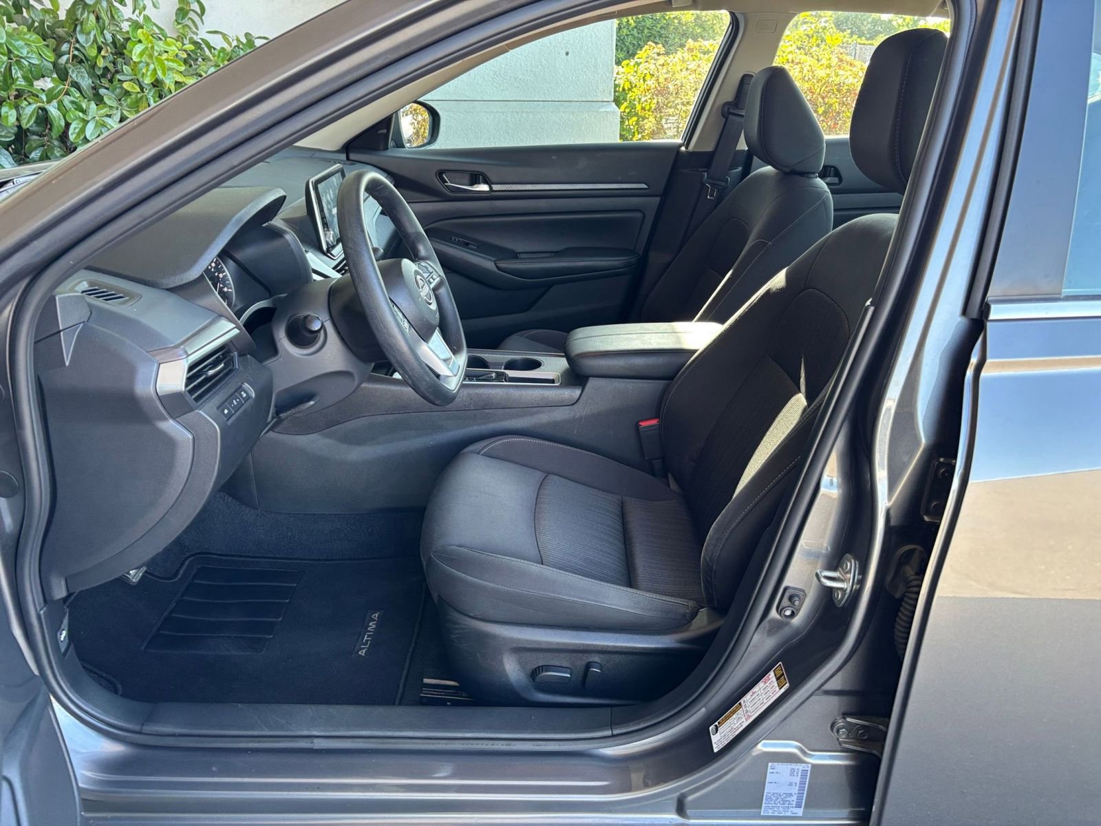 Used 2025 Nissan Altima 2.5 SV FWD image 28