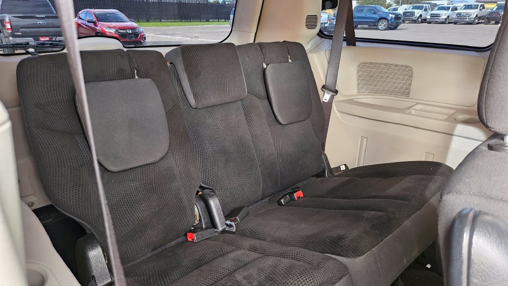 Used 2019 Dodge Grand Caravan SE FWD image 22