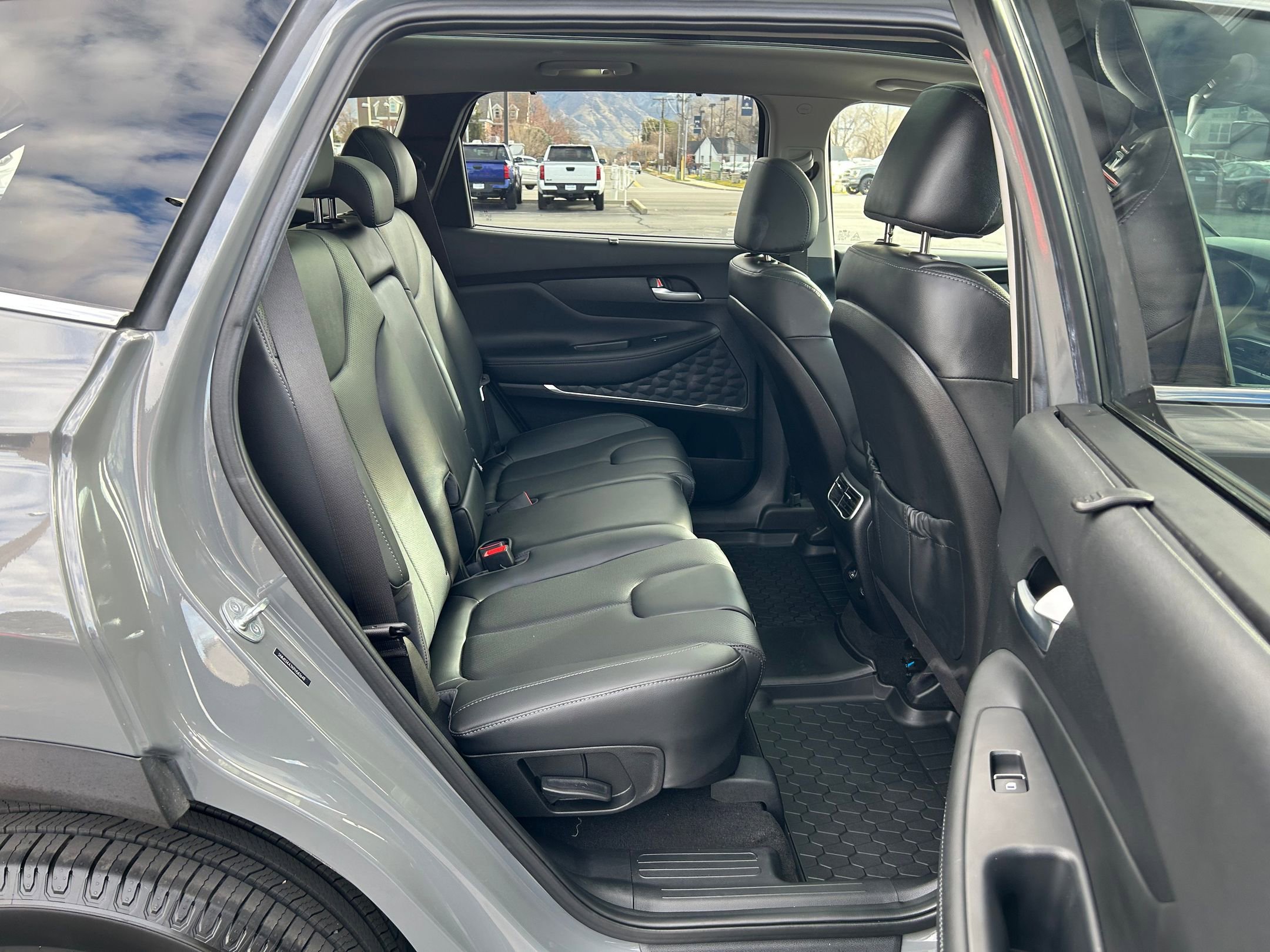 Used 2023 Hyundai Santa Fe SEL w/ Premium Package image 24