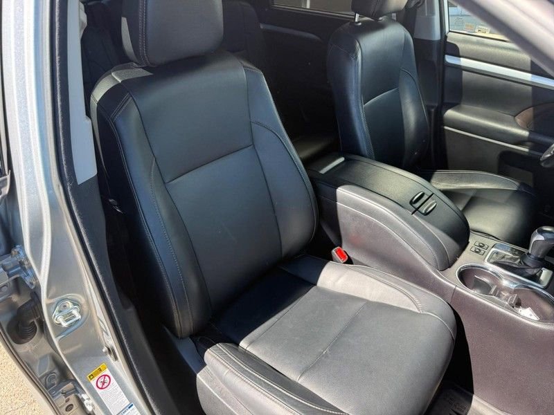 Used 2018 Toyota Highlander XLE AWD/4WD image 11