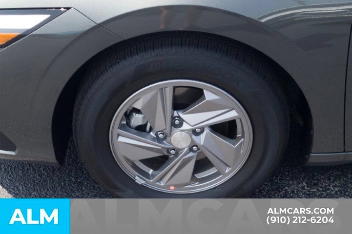Certified 2026 Hyundai Elantra SE FWD image 12
