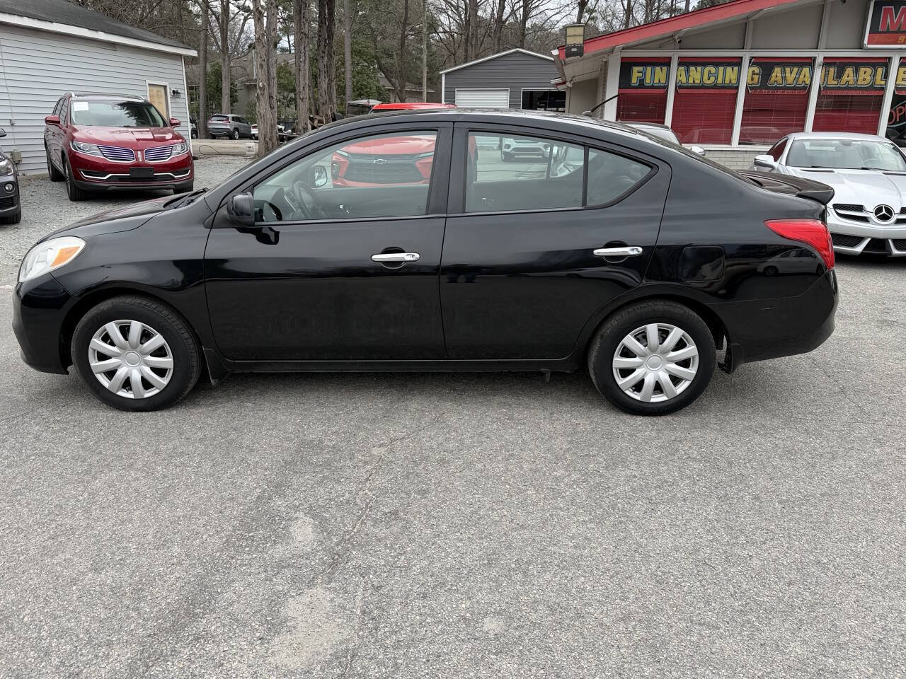 Used 2014 Nissan Versa SV FWD image 4