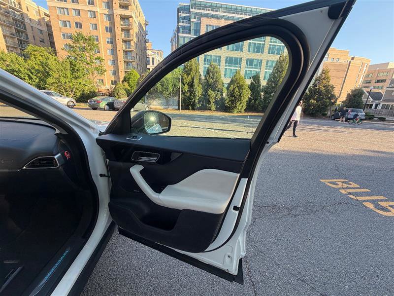 Used 2019 Jaguar F-PACE Prestige AWD/4WD image 36