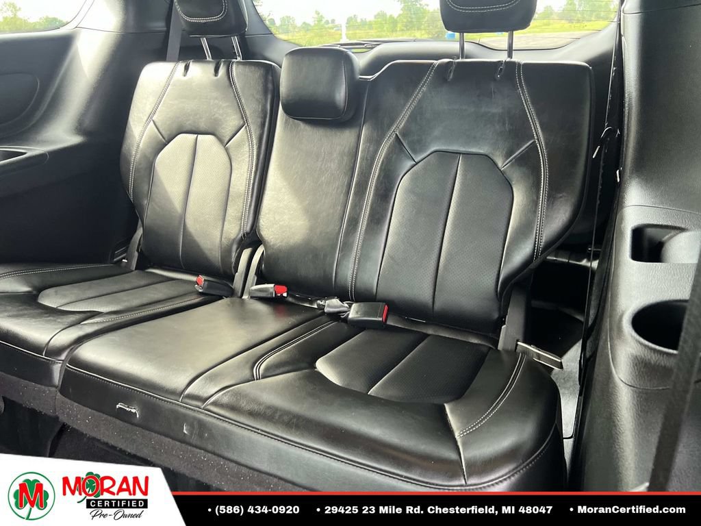 Used 2025 Chrysler Pacifica Select FWD image 13