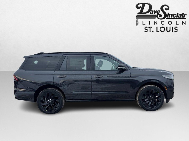 New 2026 Lincoln Navigator Reserve w/ Jet Appearance Package image 4