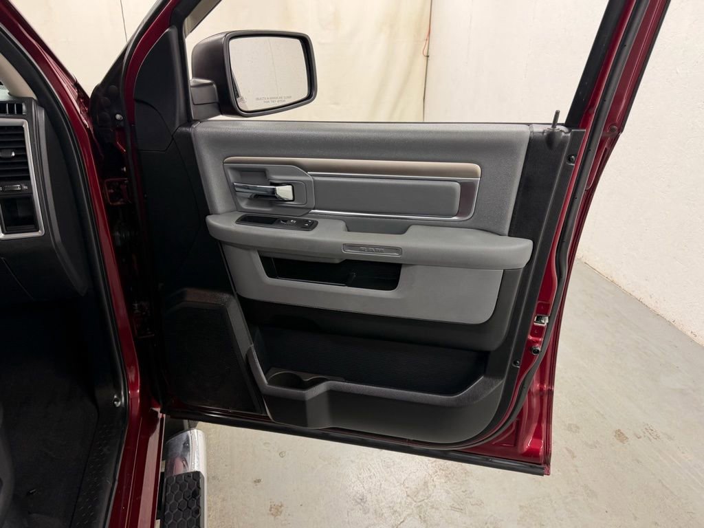 Used 2017 RAM 1500 Classic SLT image 9