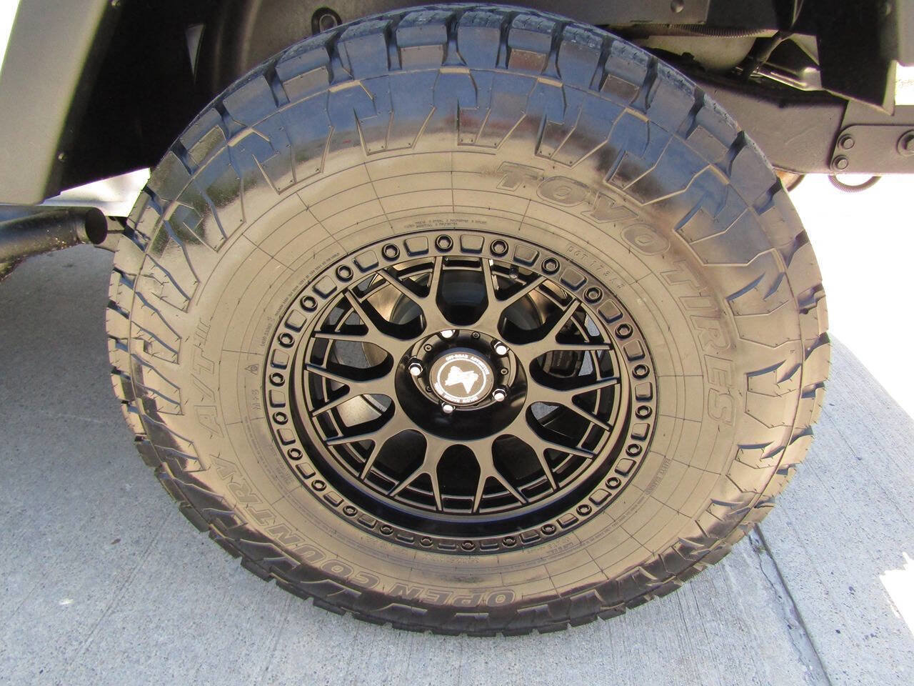 Used 2016 Jeep Wrangler Rubicon w/ Connectivity Group AWD/4WD image 9