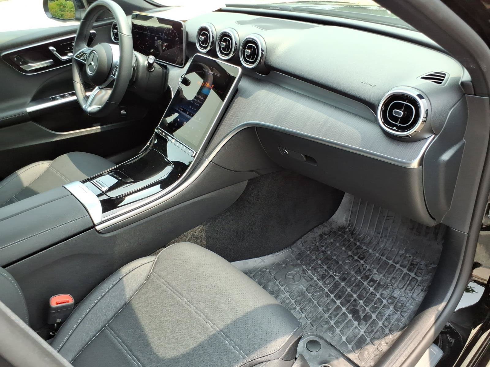 Used 2025 Mercedes-Benz C 300 4MATIC Sedan image 25