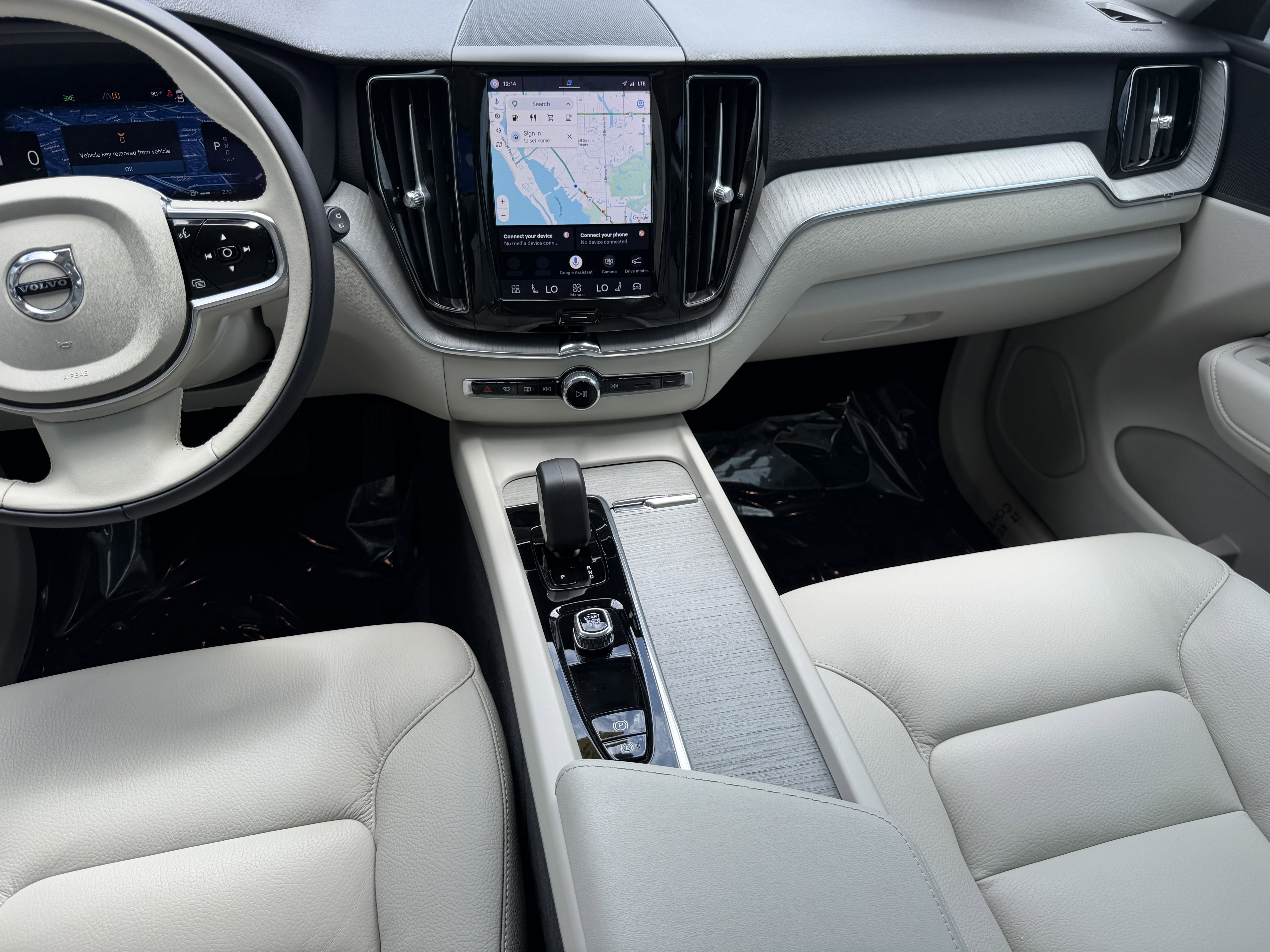 Certified 2024 Volvo XC60 B5 Plus w/ Protection Package Premier AWD/4WD image 15