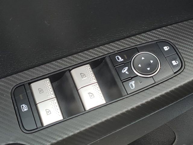 Used 2024 Mitsubishi Outlander SE image 25