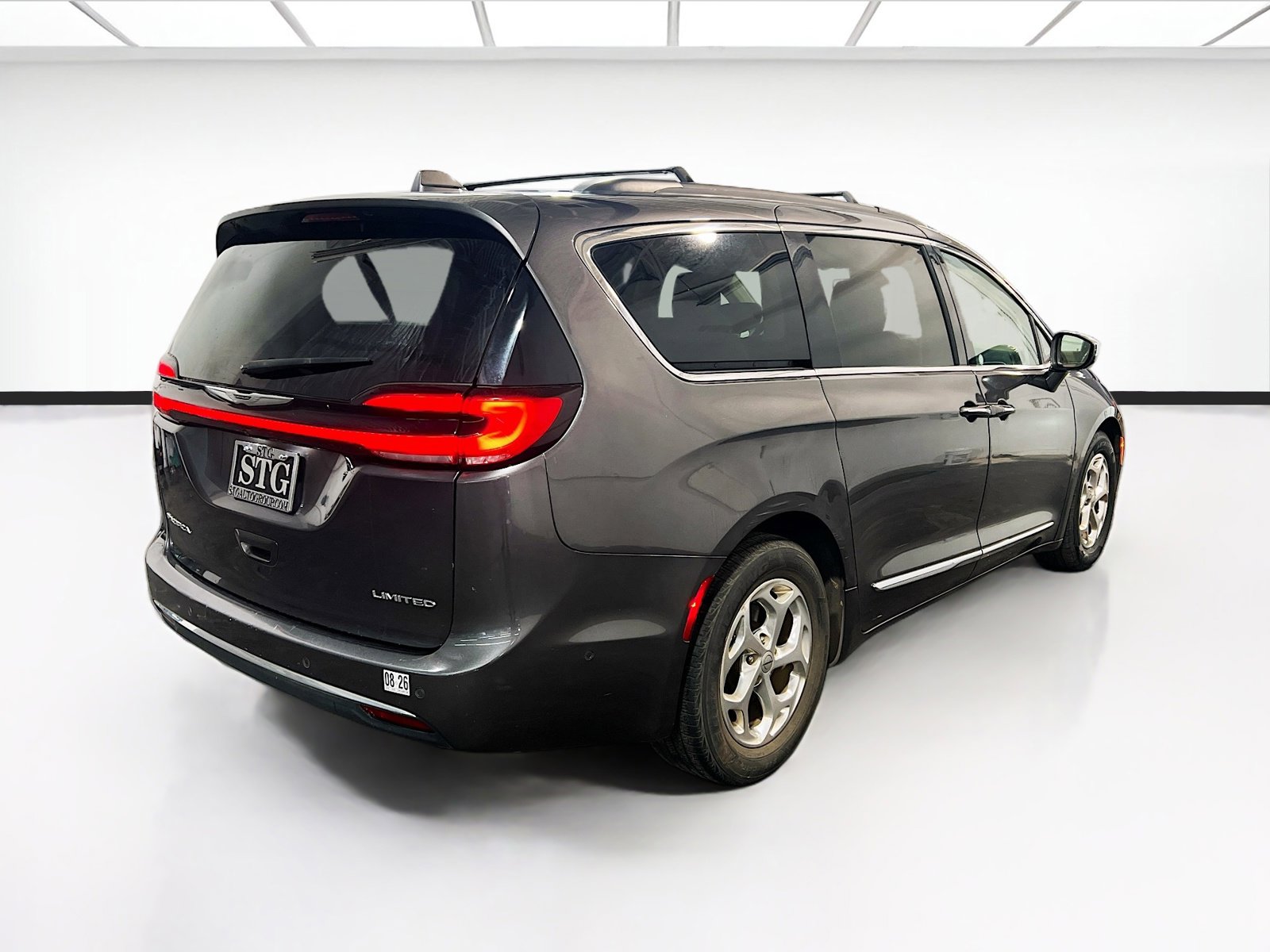 Used 2022 Chrysler Pacifica Limited FWD image 4