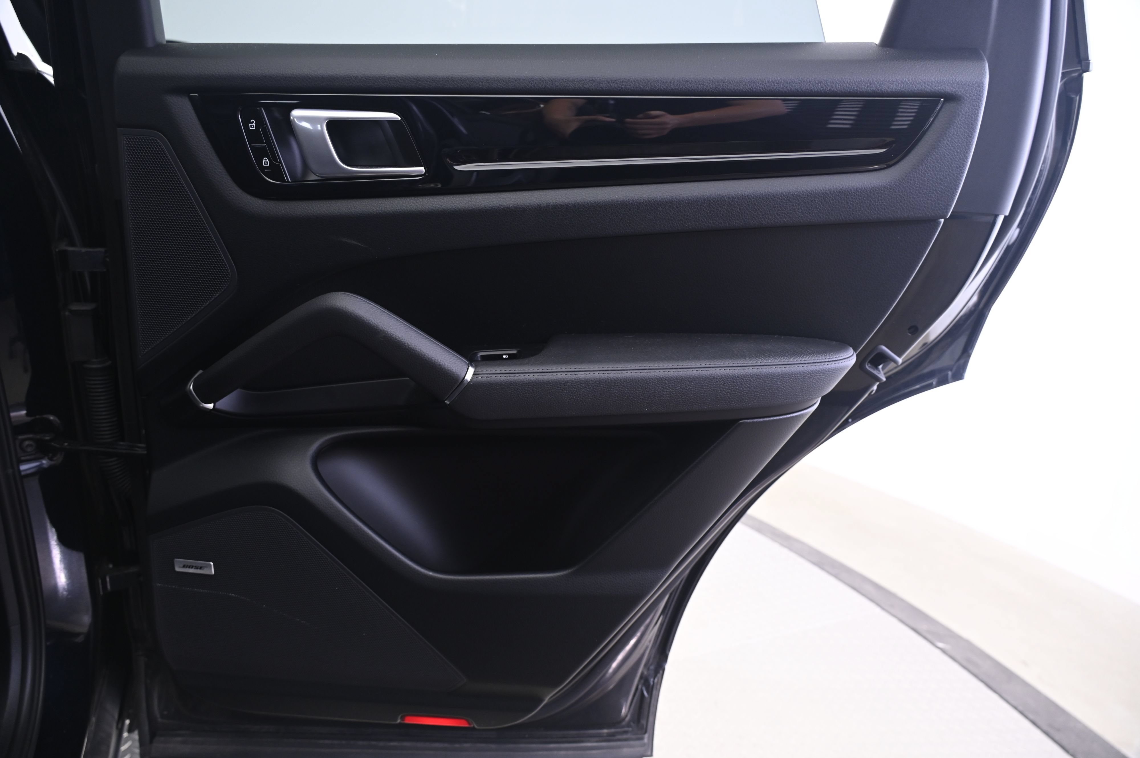 Certified 2020 Porsche Cayenne AWD/4WD image 16