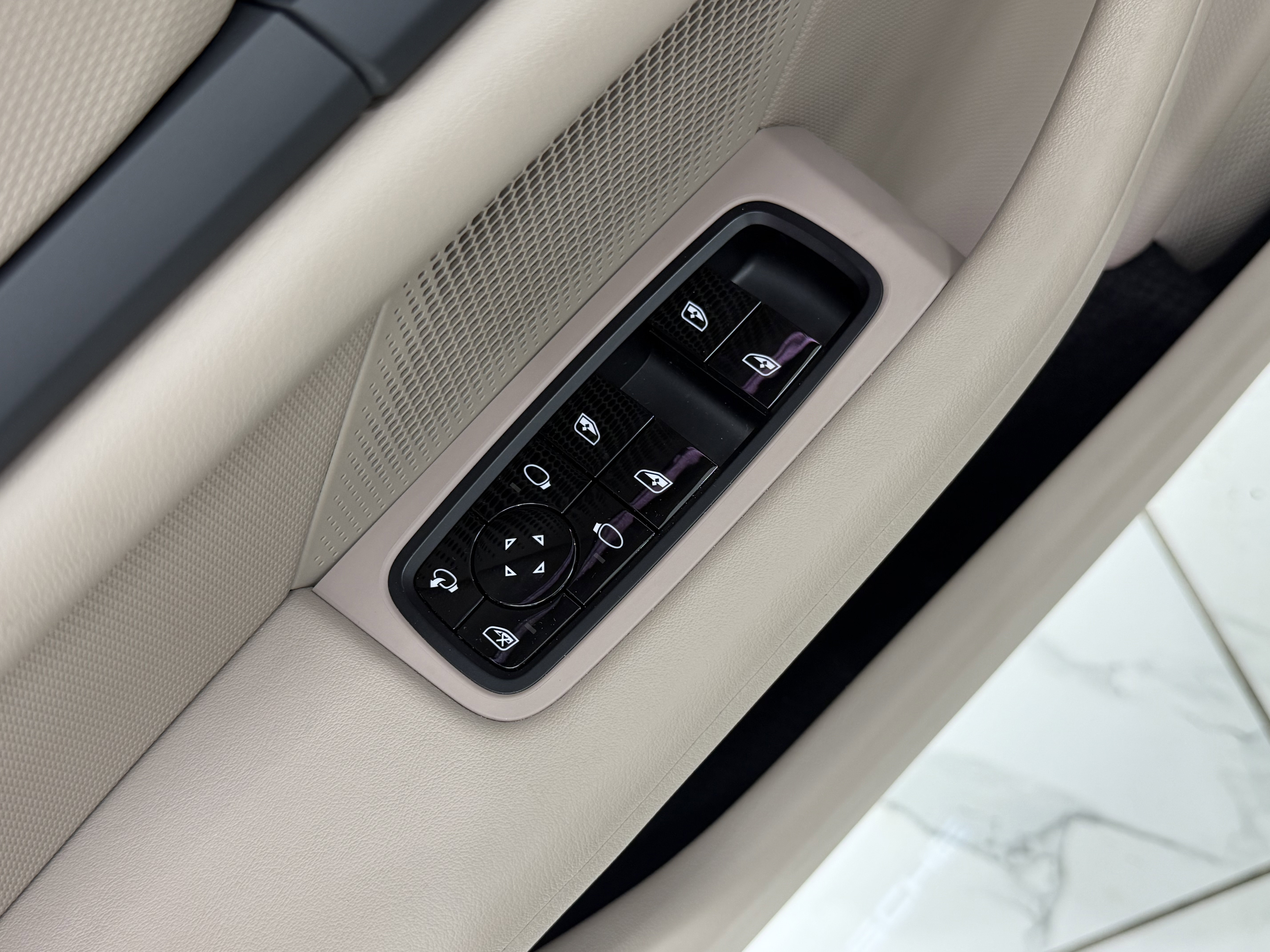 Used 2021 Porsche Taycan 4S image 28