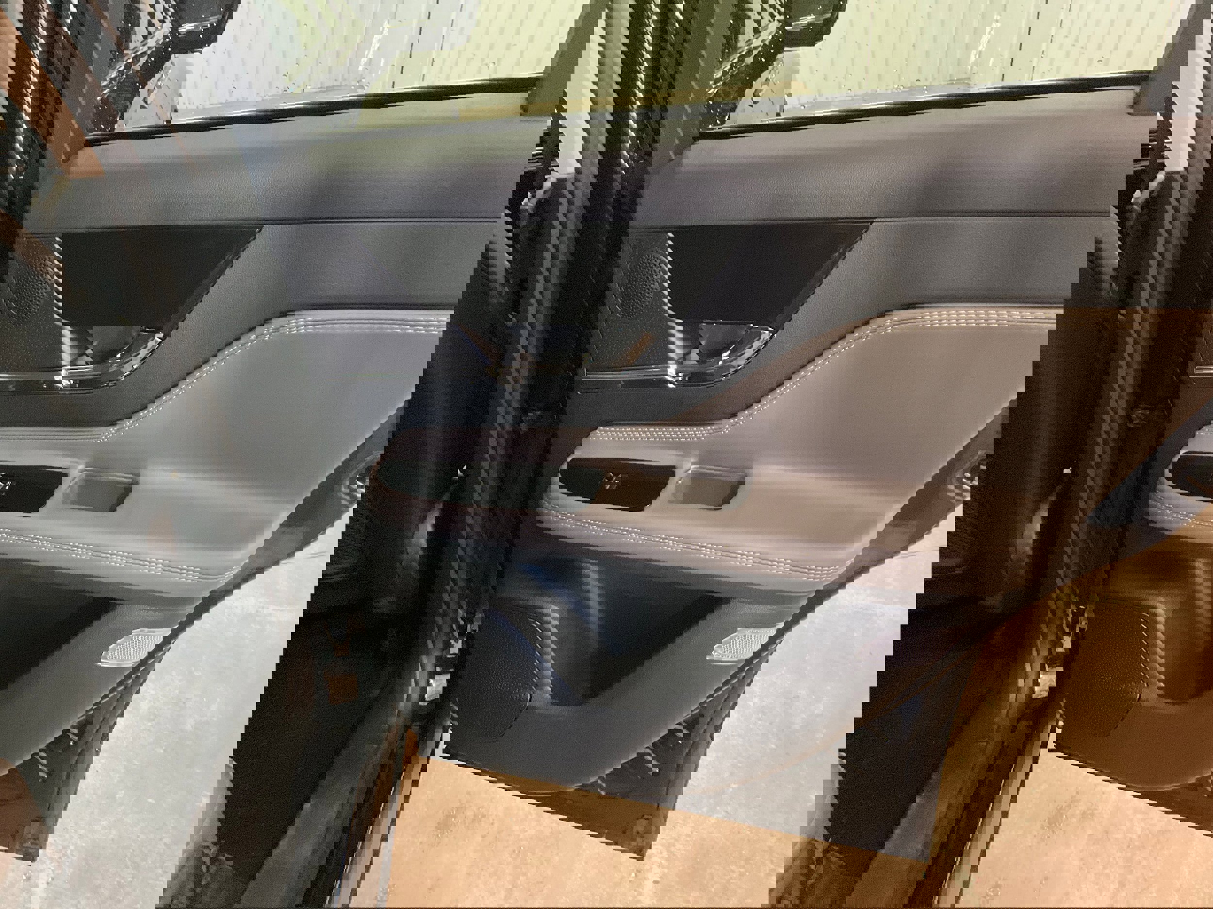 Used 2025 Lincoln Corsair AWD w/ Equipment Group 101A image 25