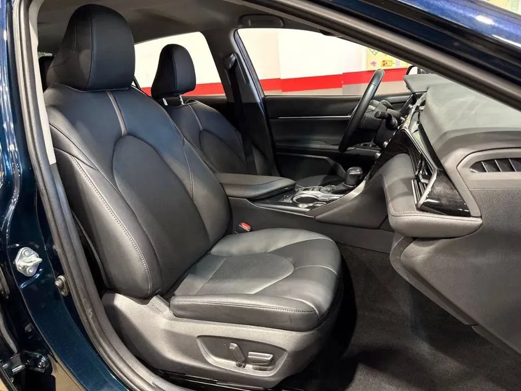 Used 2020 Toyota Camry XLE FWD image 15