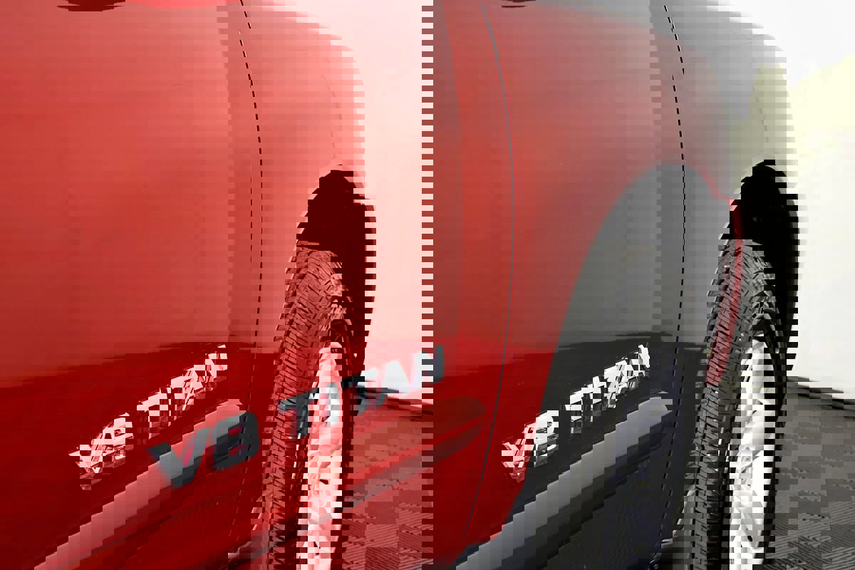 Used 2015 Nissan Titan SV image 18