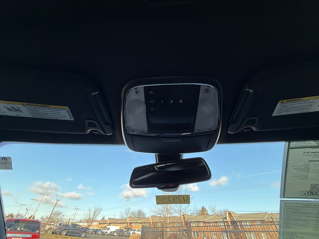 Used 2019 Dodge Charger R/T w/ Blacktop Package image 30