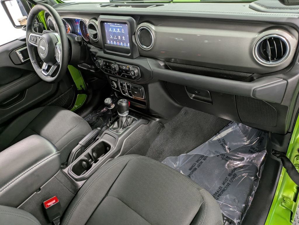 Used 2018 Jeep Wrangler Unlimited Sahara AWD/4WD image 30