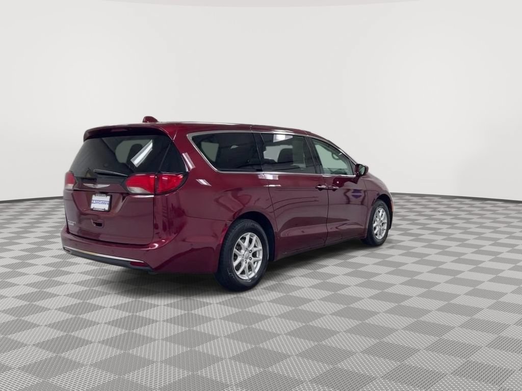 Used 2020 Chrysler Pacifica Touring w/ Advanced Safetytec Group FWD image 8
