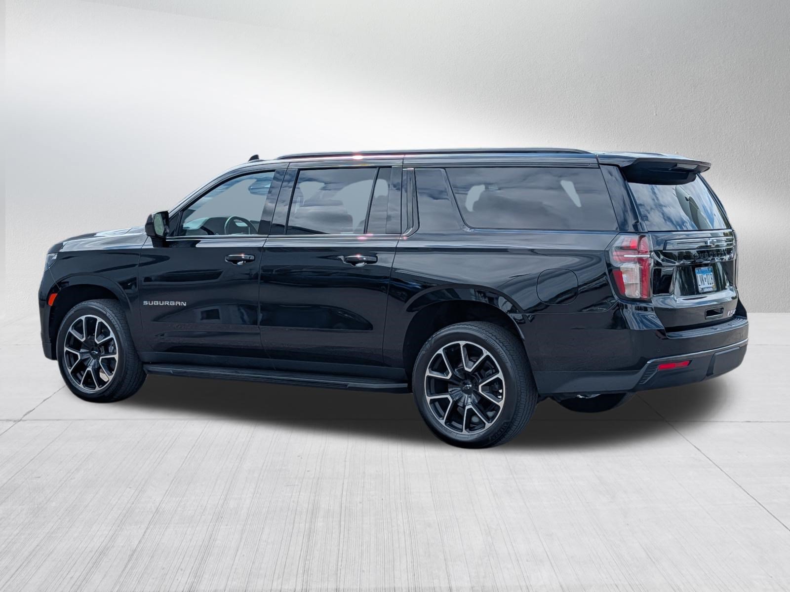 Used 2021 Chevrolet Suburban RST w/ Rear Media and Nav Package AWD/4WD image 5