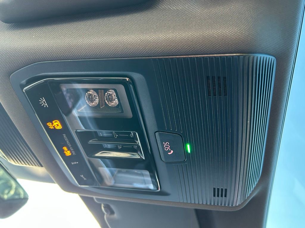 Used 2026 Volkswagen Tiguan SEL R-Line image 33