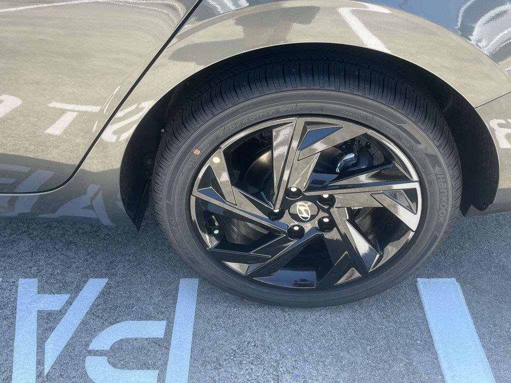 New 2026 Hyundai Elantra SEL Sport FWD image 34