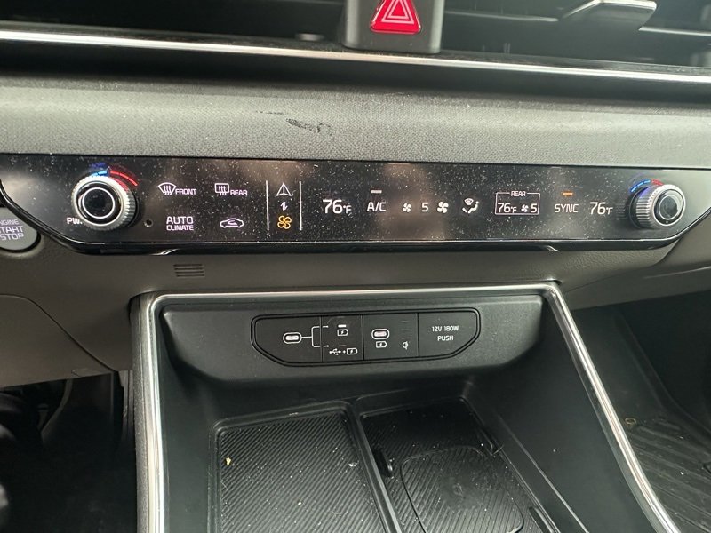 Used 2025 Kia Carnival EX image 16