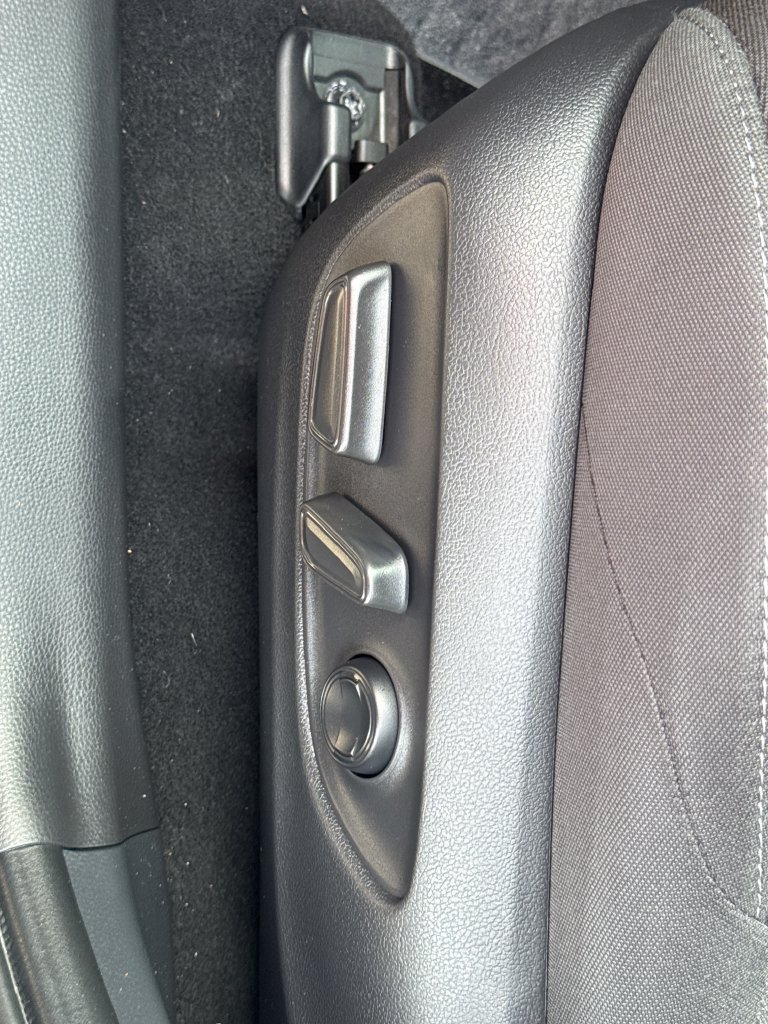 Used 2023 Toyota Venza LE AWD/4WD image 50