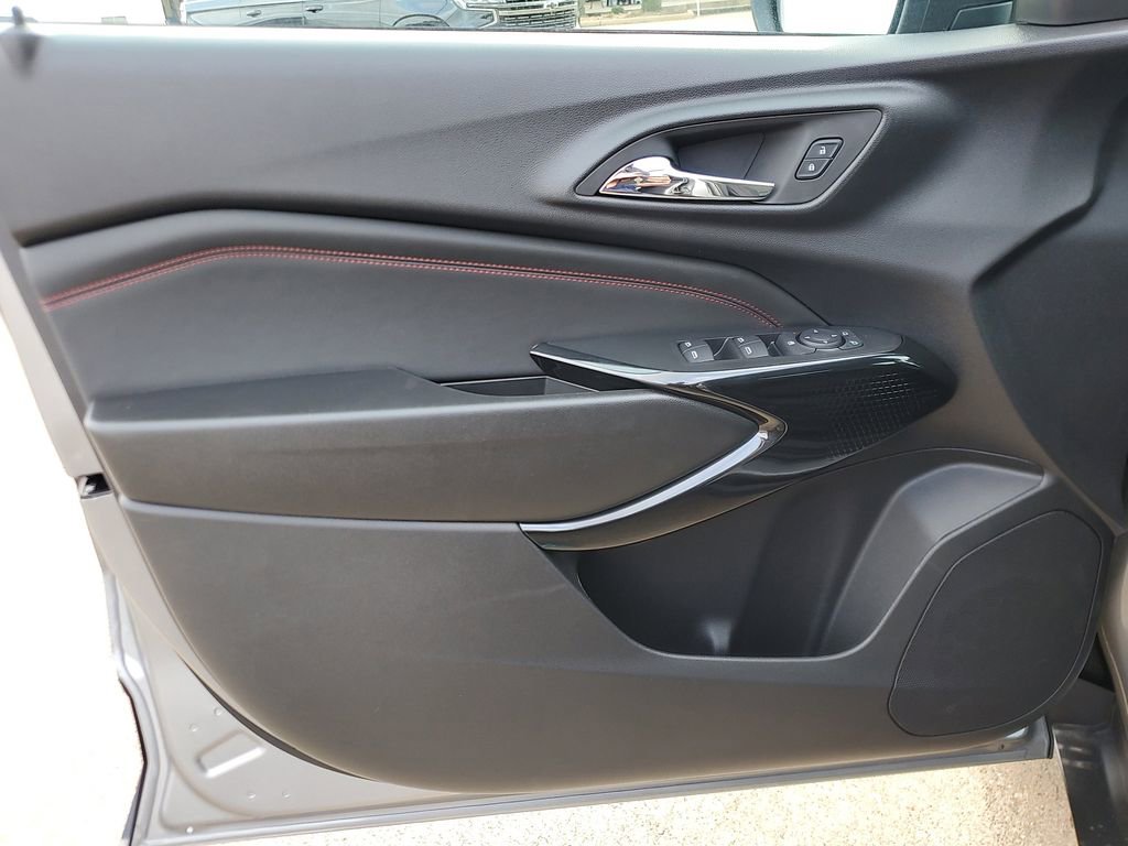 New 2026 Chevrolet Trax RS w/ Sunroof Package FWD image 16