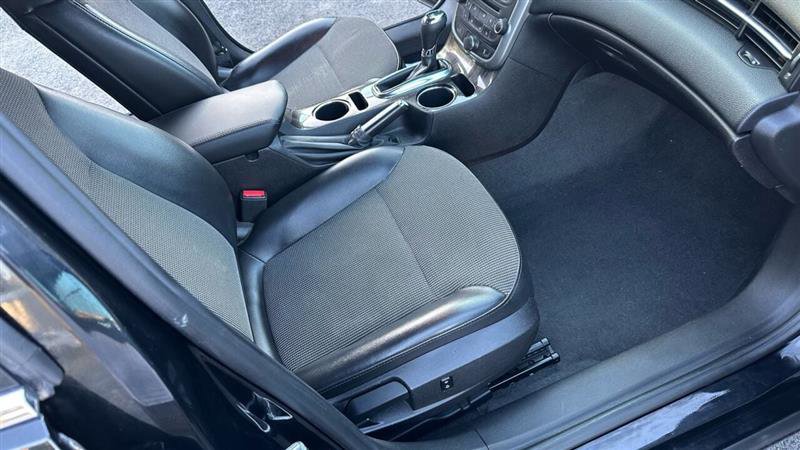 Used 2016 Chevrolet Malibu LT image 23