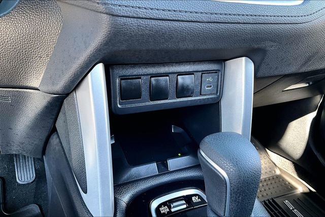 Used 2024 Toyota Corolla Cross SE image 24