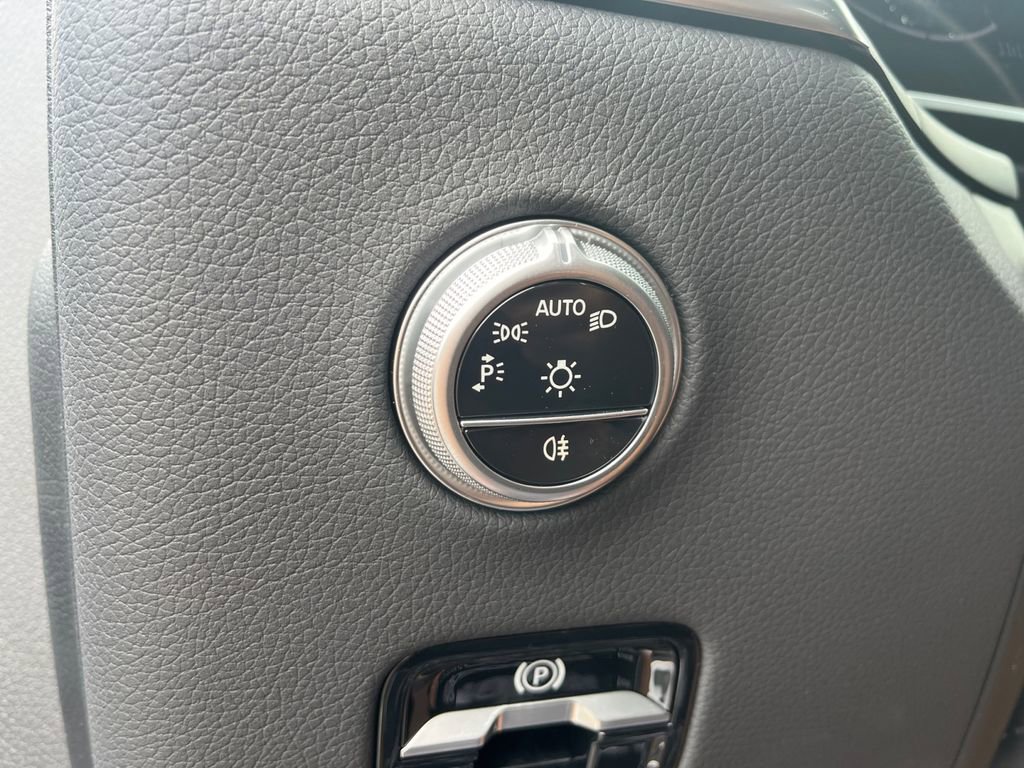 Used 2025 Mercedes-Benz GLC 350e 4MATIC image 24