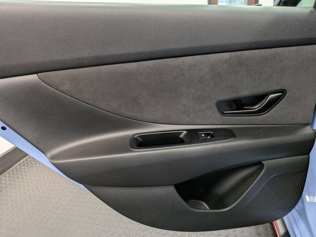 Used 2025 Hyundai Elantra N Base image 22