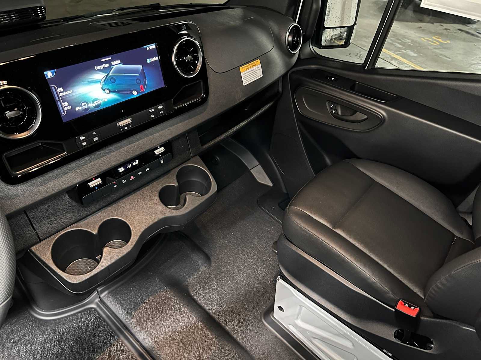 New 2025 Mercedes-Benz eSprinter 144 Cargo image 40
