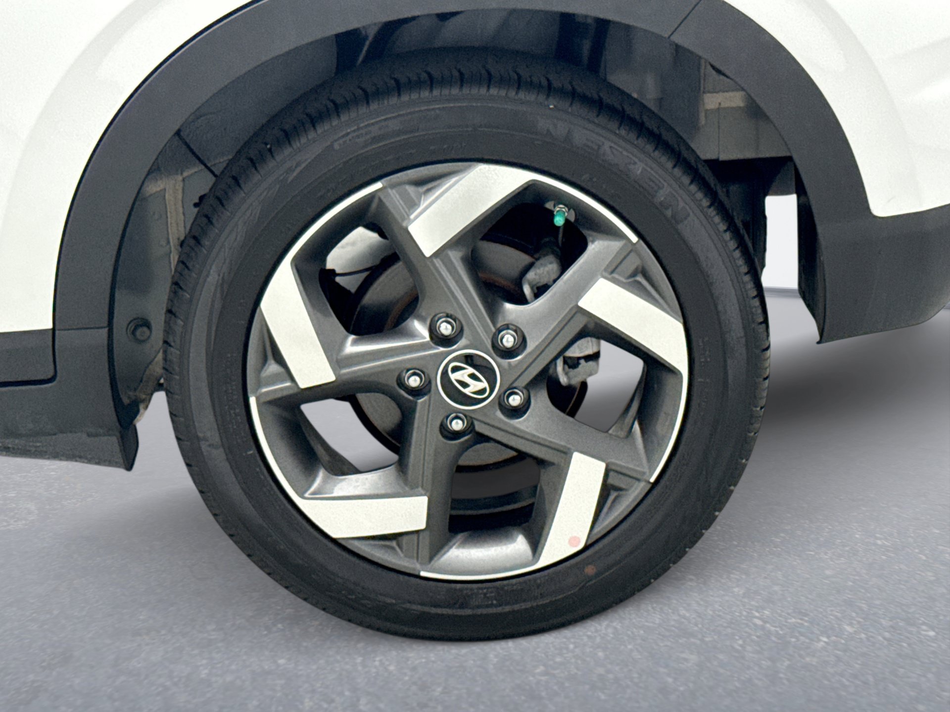 Used 2026 Hyundai Venue SEL FWD image 25