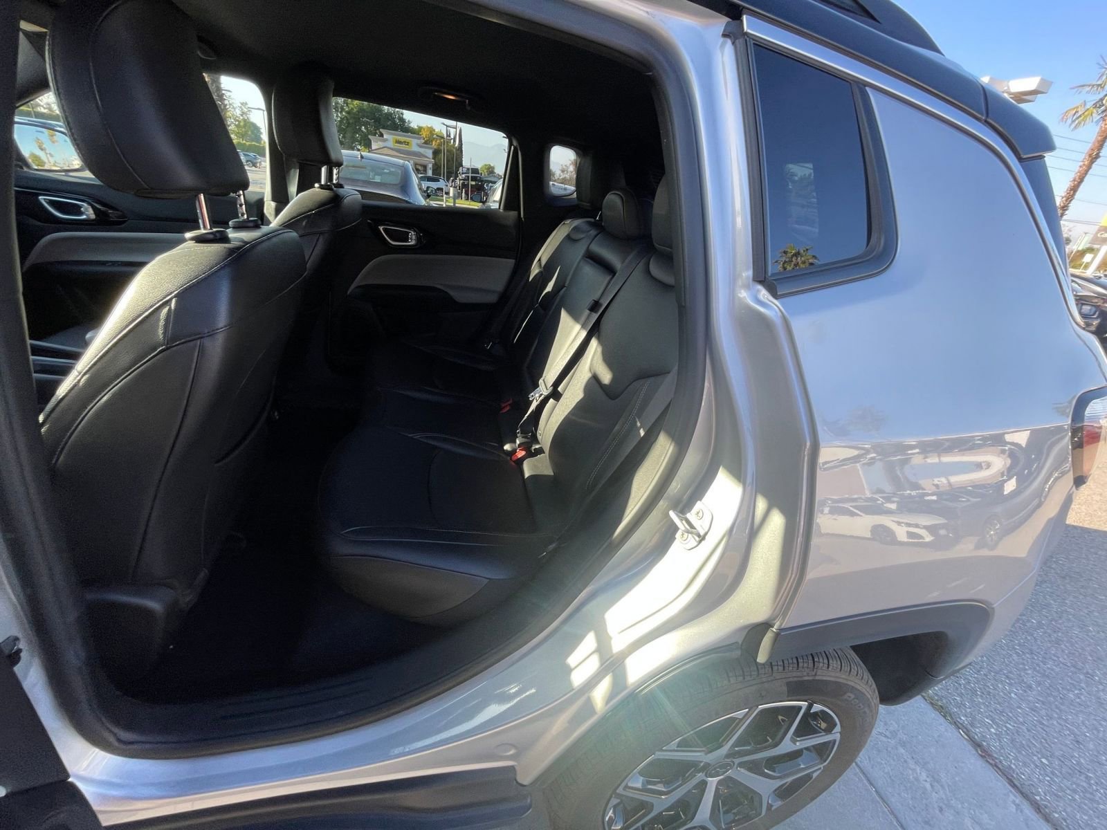 Used 2025 Jeep Compass Limited image 28