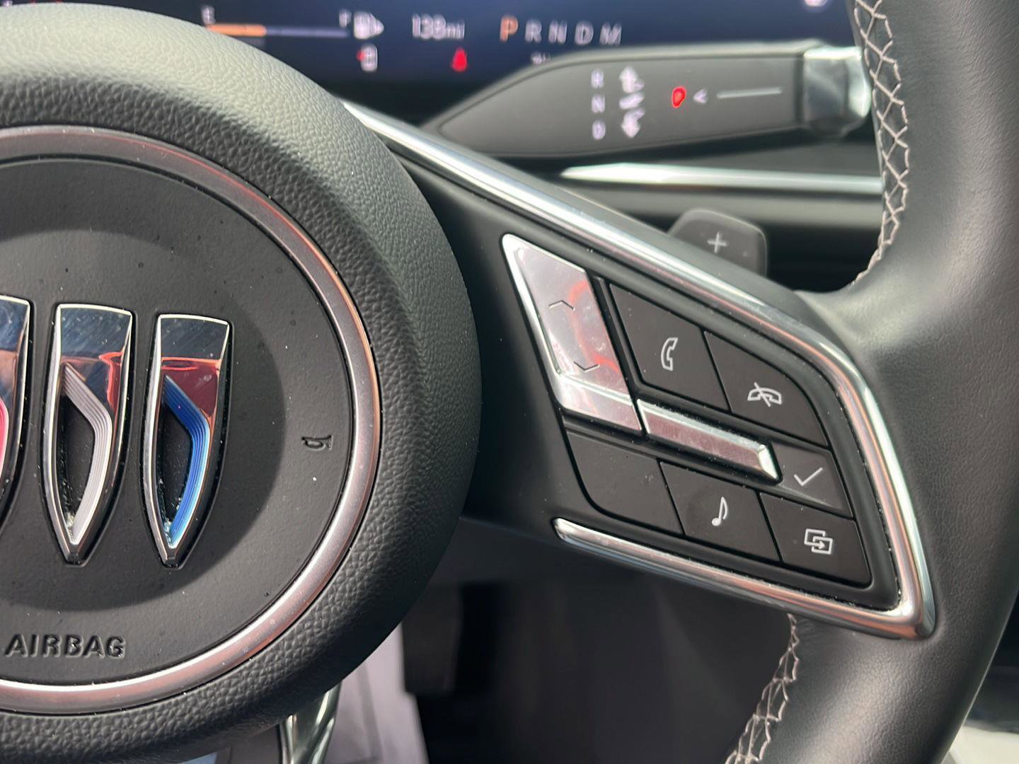 Used 2025 Buick Envision Preferred image 12